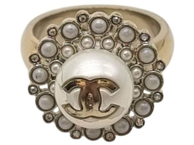 Chanel Anillo con adorno de perlas Multicolor