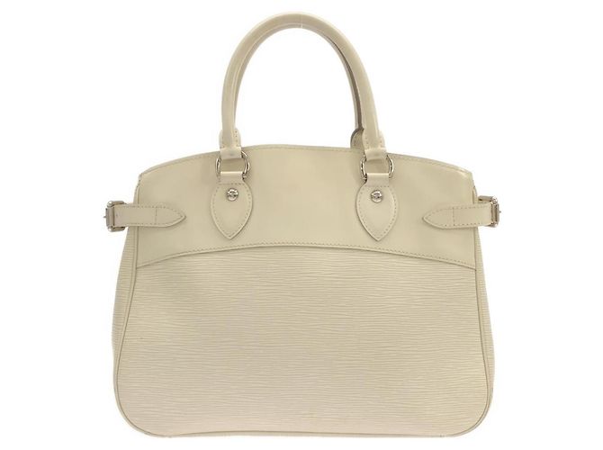 Bolsa Louis Vuitton Epi Passy PM Fora de branco