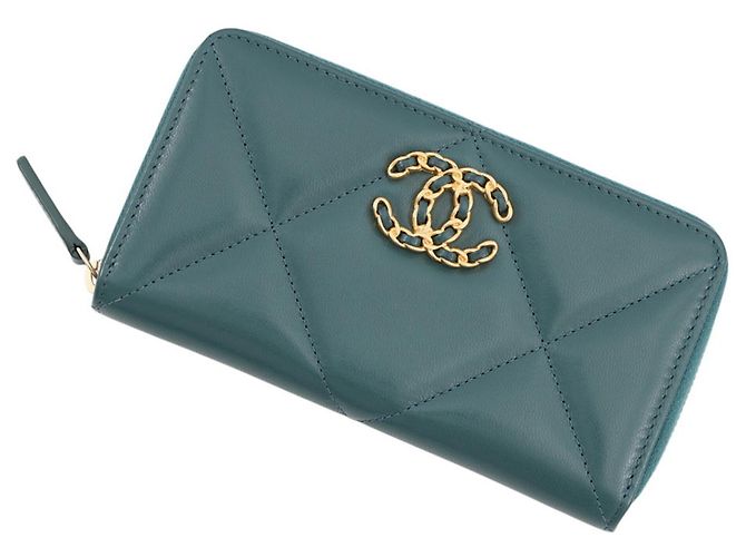 Cartera larga Chanel en piel verde oscuro