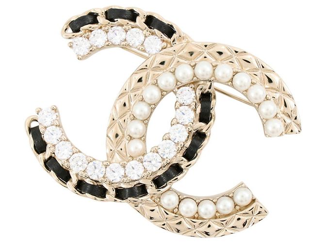 Spilla Chanel con il logo Coco Nero D'oro