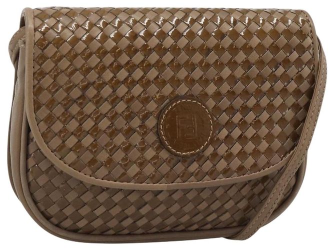 Bolsa de Ombro FENDI em Couro Marrom com Tons Dourados Auth gh2333A