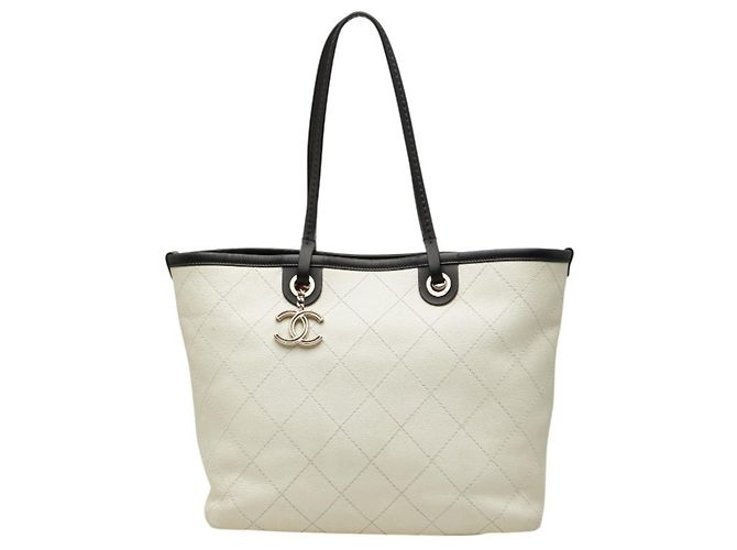 Chanel On The Road Coco Mark Wild Stitch Tote Bag Weiß