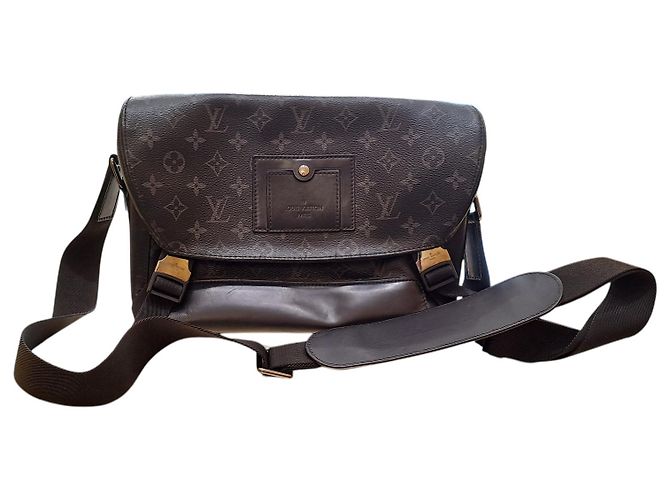 Louis Vuitton Voyager Messenger Monogram Eclipse Canvas PM Noir