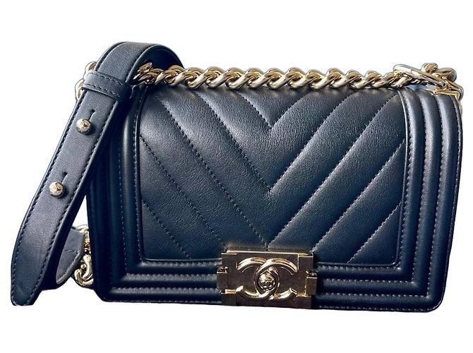 Chanel Borsa Boy Medium Nera Agnello Chevron Nero