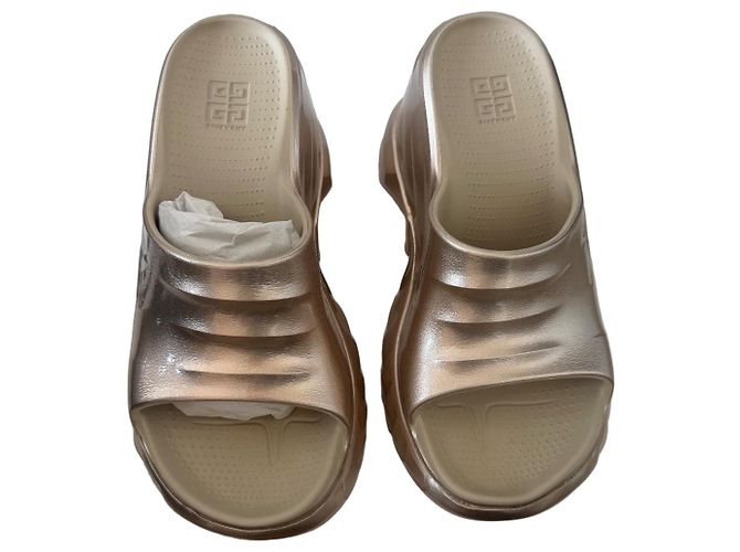 Sandali con zeppa Givenchy Marshmallow in gomma dorata D'oro