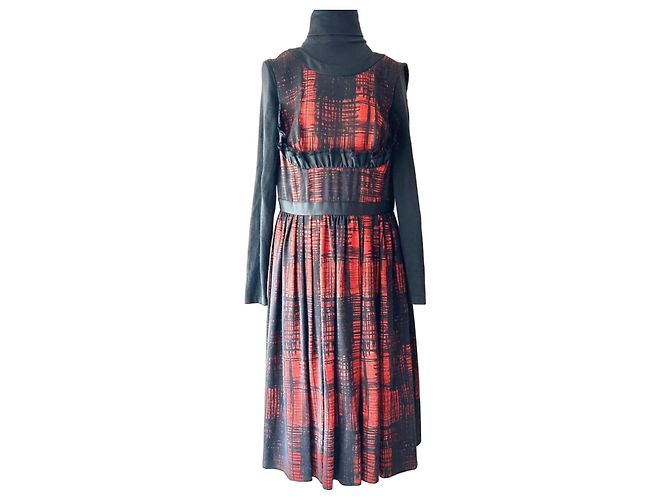 Prada Vestido plissado xadrez vermelho e preto