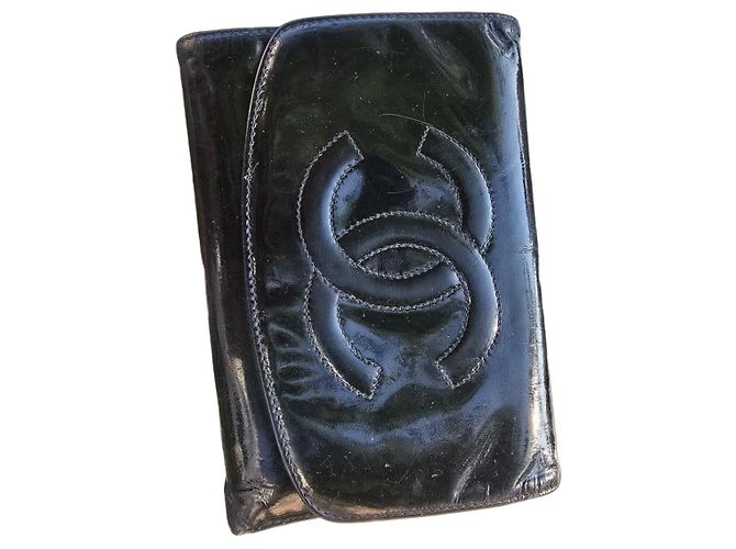 Timeless Chanel Classic Black Patent Leather Wallet