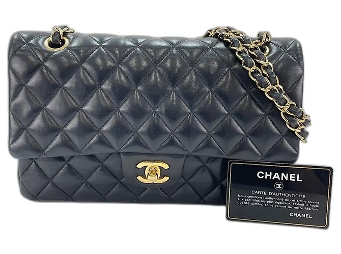 CHANEL Matelassé 25 Shoulder Bag Nero