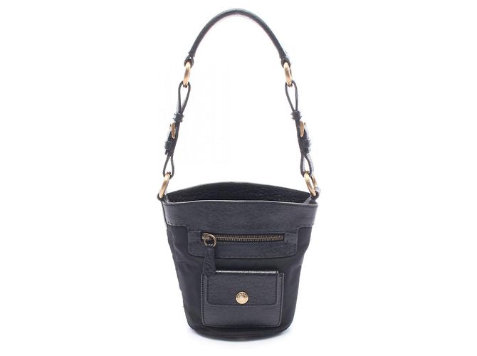 Prada Handtasche mit Dreieckslogo Schwarz
