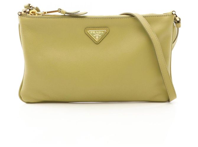 Bolsa de ombro em couro grainado macio verde Prada
