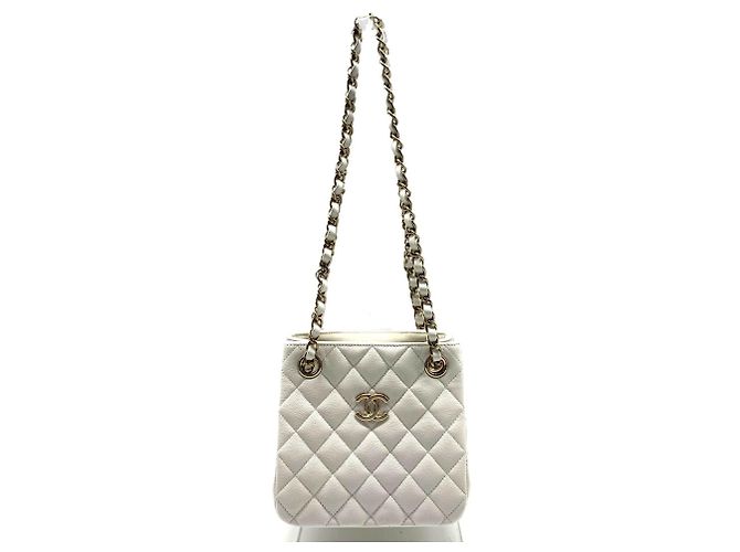 Bolsa de Ombro Chanel Matelassé Mini Bucket Chain