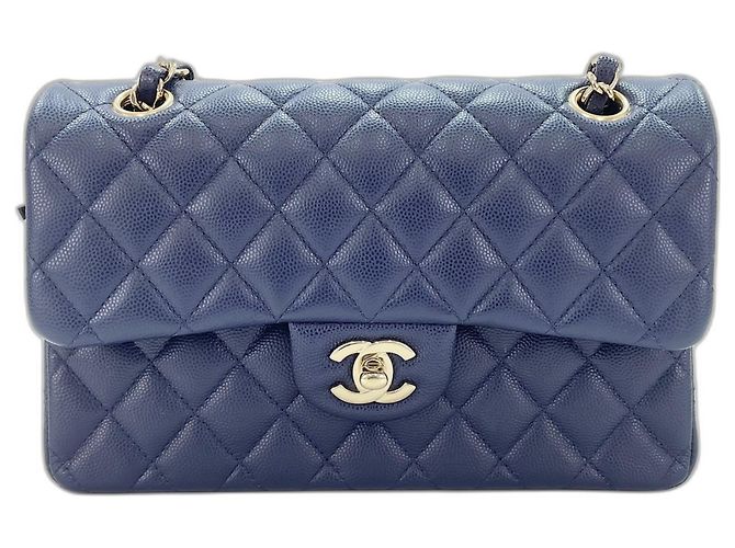 Chanel Matelassé Schultertasche Marineblau