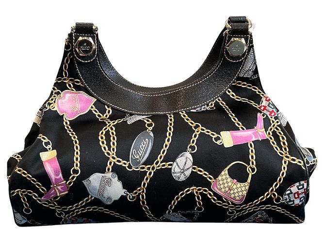 Bolsa de Ombro Gucci Medium Satin Charmy