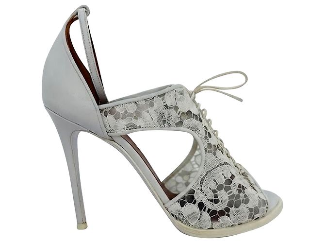 Givenchy High Heels mit Spitzenmuster in Weiß