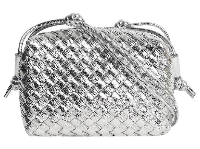 Bottega Veneta Mini bolsa loop Intrecciato prata