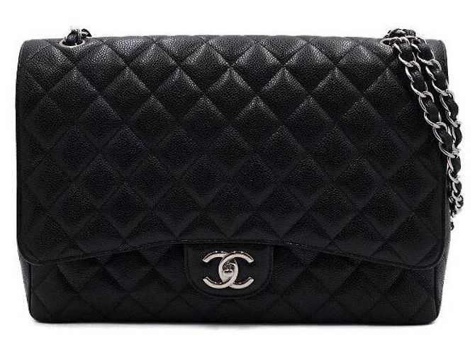 Chanel Bolsa de ombro com aba e corrente prateada Preto