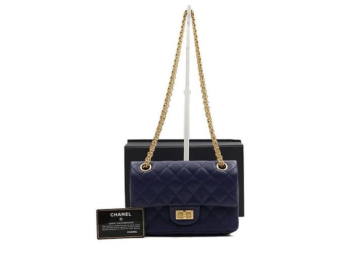 2.55 Chanel Mini Bolsa de Ombro Caviar Navy com Corrente Dourada Azul