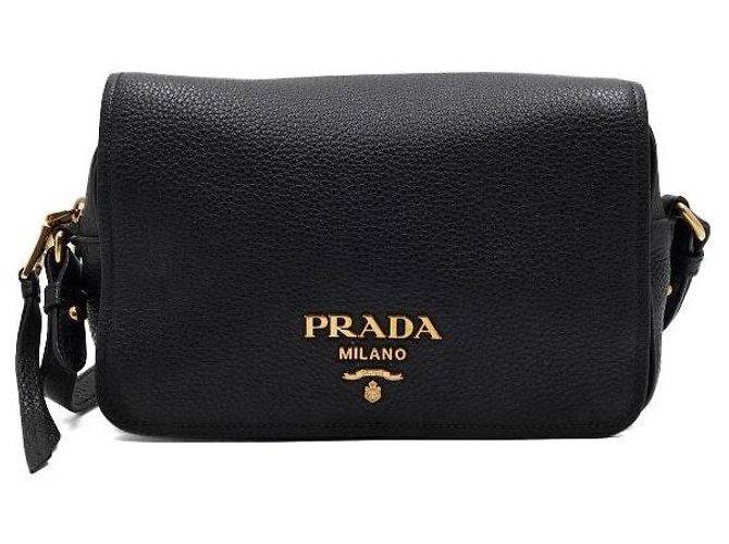 Prada Borsa a tracolla in pelle nera con patta e logo dorato Nero