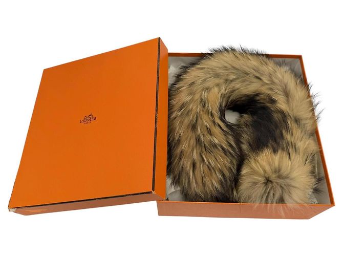 Hermès Tippet de pele de guaxinim Hermes Marrom