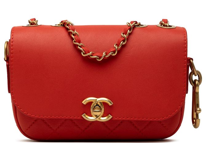 Chanel Vermelho em couro de vitelo matelassê com aba multi bolsos