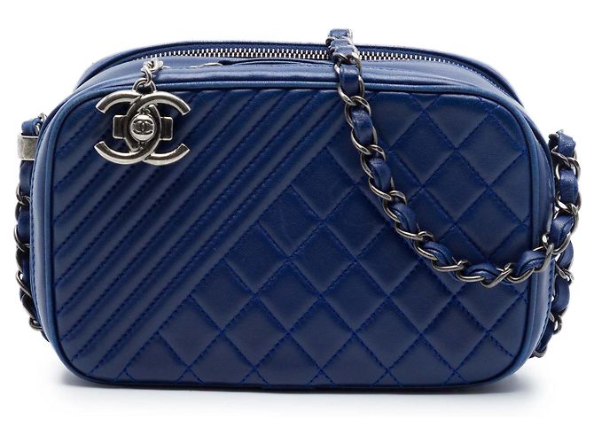 Bolsa de câmera Chanel Blue Small Quilted Lambskin Coco Boy Azul Azul escuro