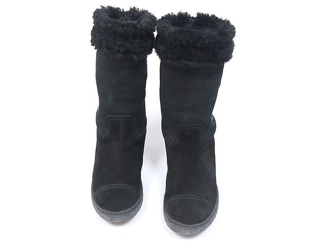 Chanel Botas femininas de camurça preta e shearling com logo CC Preto