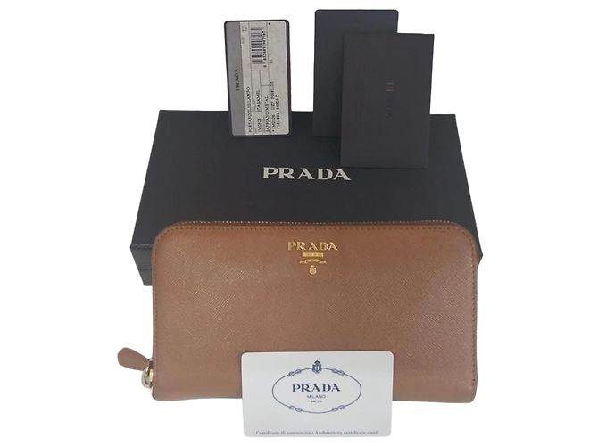 Prada Cartera larga con cremallera Saffiano Castaño