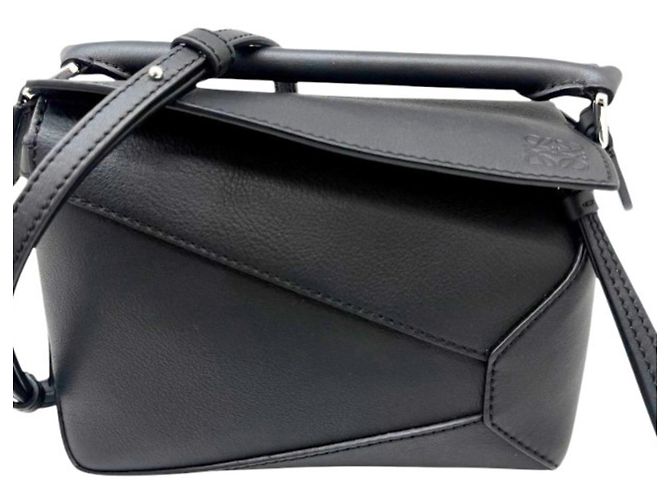 Loewe Puzzle Mini Schultertasche aus Kalbsleder Schwarz