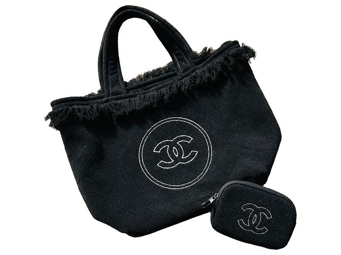 Sac Cabas Chanel em Tecido Acolchoado e Pochette, Preto