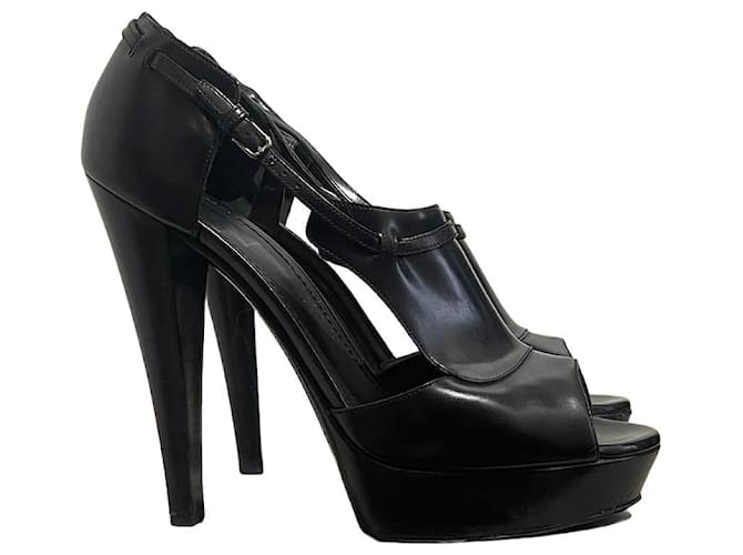 Escarpins Yves Saint Laurent noirs T.40 