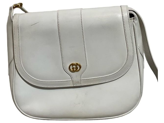 Bolsa de ombro Gucci em couro branco com logo GG