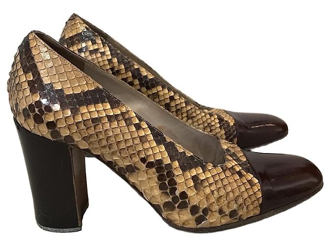 Escarpins Chanel python T.35,5 Beige
