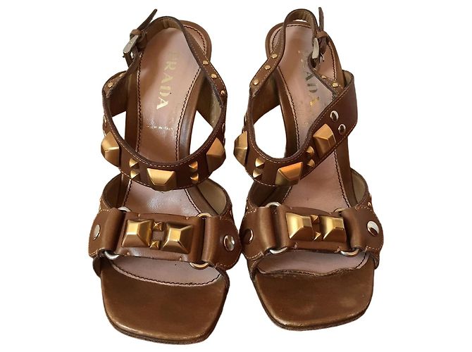 Prada Sandalen mit Nieten T.35 Kamel
