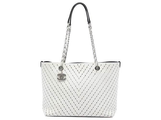 Cabas Shopping Chanel White CC Perforated Chevron Caviar Blanc