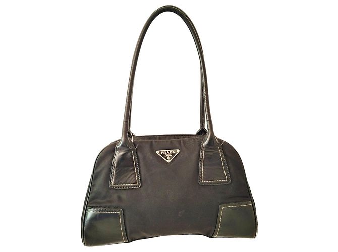 Borsa Prada in nylon nero e pelle