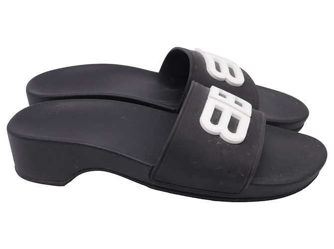 Everyday Balenciaga BB Pool Clogs aus schwarzem Gummi