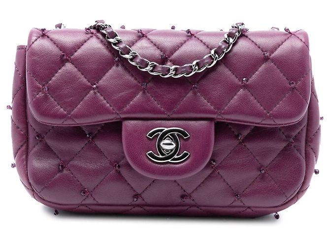 Bolsa transversal extra mini Chanel retangular em pele de cordeiro com contas roxa de aba única Roxo