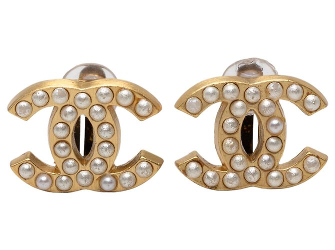 Orecchini a clip Chanel CC placcati oro e perle finte dorate D'oro