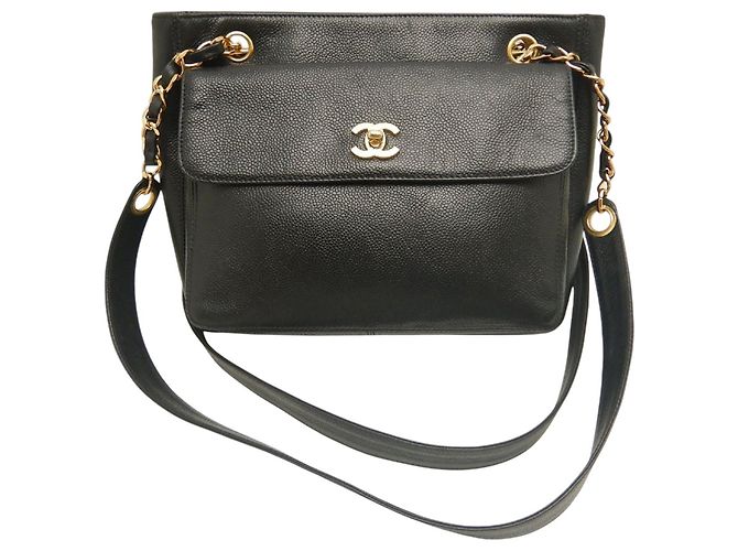 Tote Chanel CC Caviar nero con tasca frontale e catena