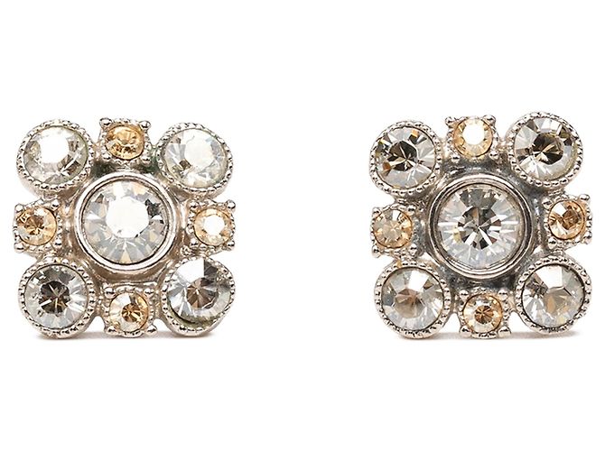 Orecchini a bottone floreali in strass e ottone argentato Chanel Argento