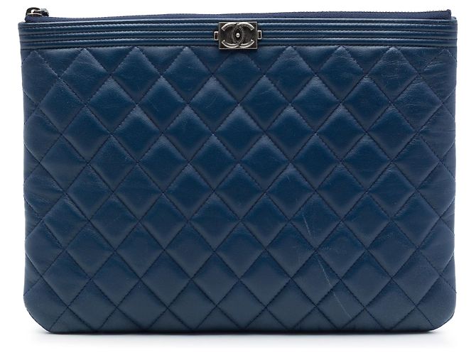 Chanel Boy O Case Medium Quilted Lambskin Clutch Blau