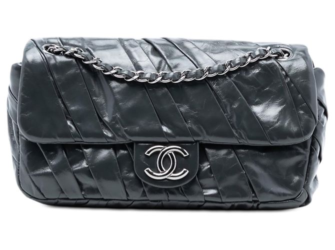 Borsa a tracolla Chanel Medium Glazed Calfskin Twisted Flap nera Nero