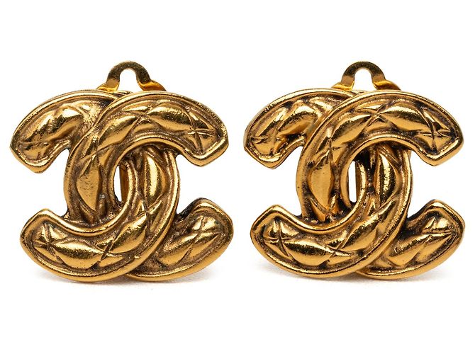 Brincos de pressão acolchoados Chanel CC banhados a ouro Dourado
