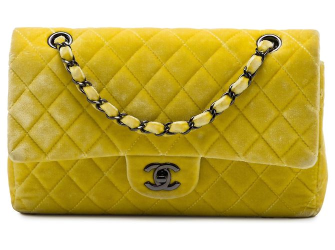 Borsa a tracolla Chanel Medium Classic Double Flap in velluto giallo