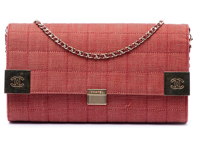 Borsa a tracolla Chanel CC Choco Bar in denim rosso con catena
