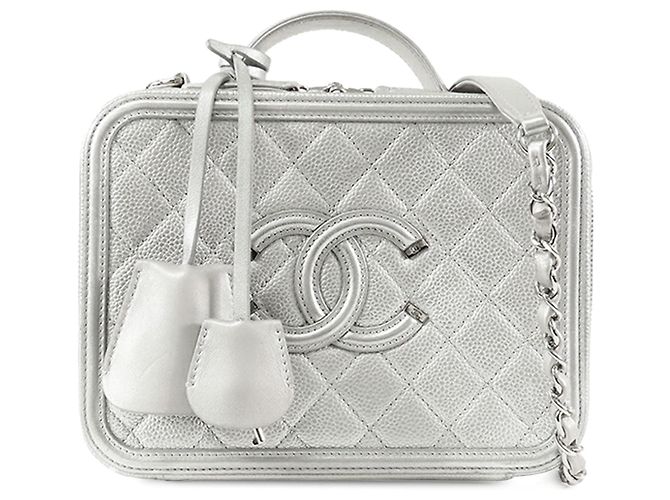 Bolsa vanity Chanel Medium Caviar CC Filigree prata