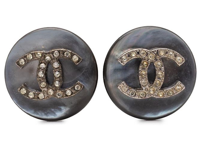 Orecchini a clip Chanel CC in strass e perle finte grigie Grigio