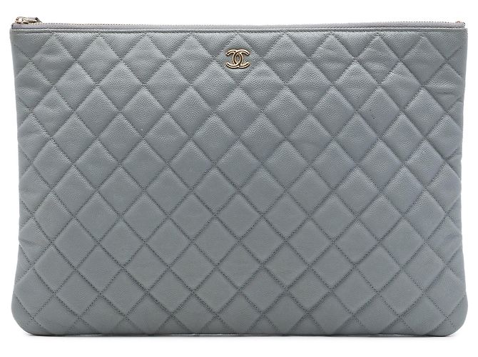 Chanel Large Quilted Caviar O Case Clutch Grau