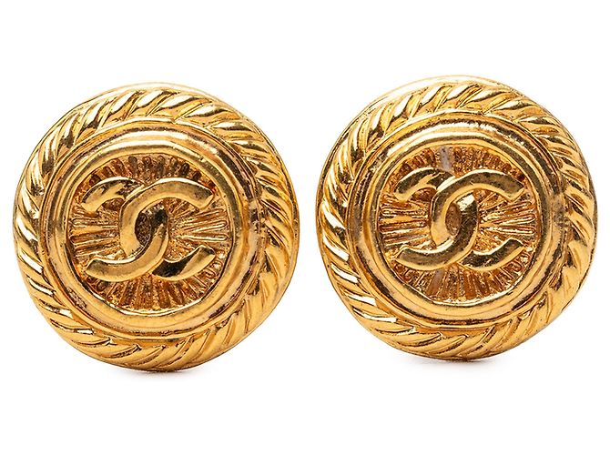 Orecchini a clip rotondi Chanel CC placcati oro D'oro