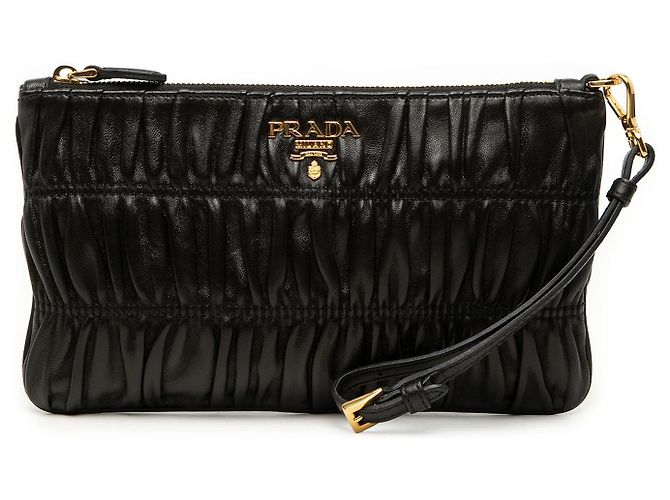 Clutch de muñeca Prada Nappa Gaufre negra Negro